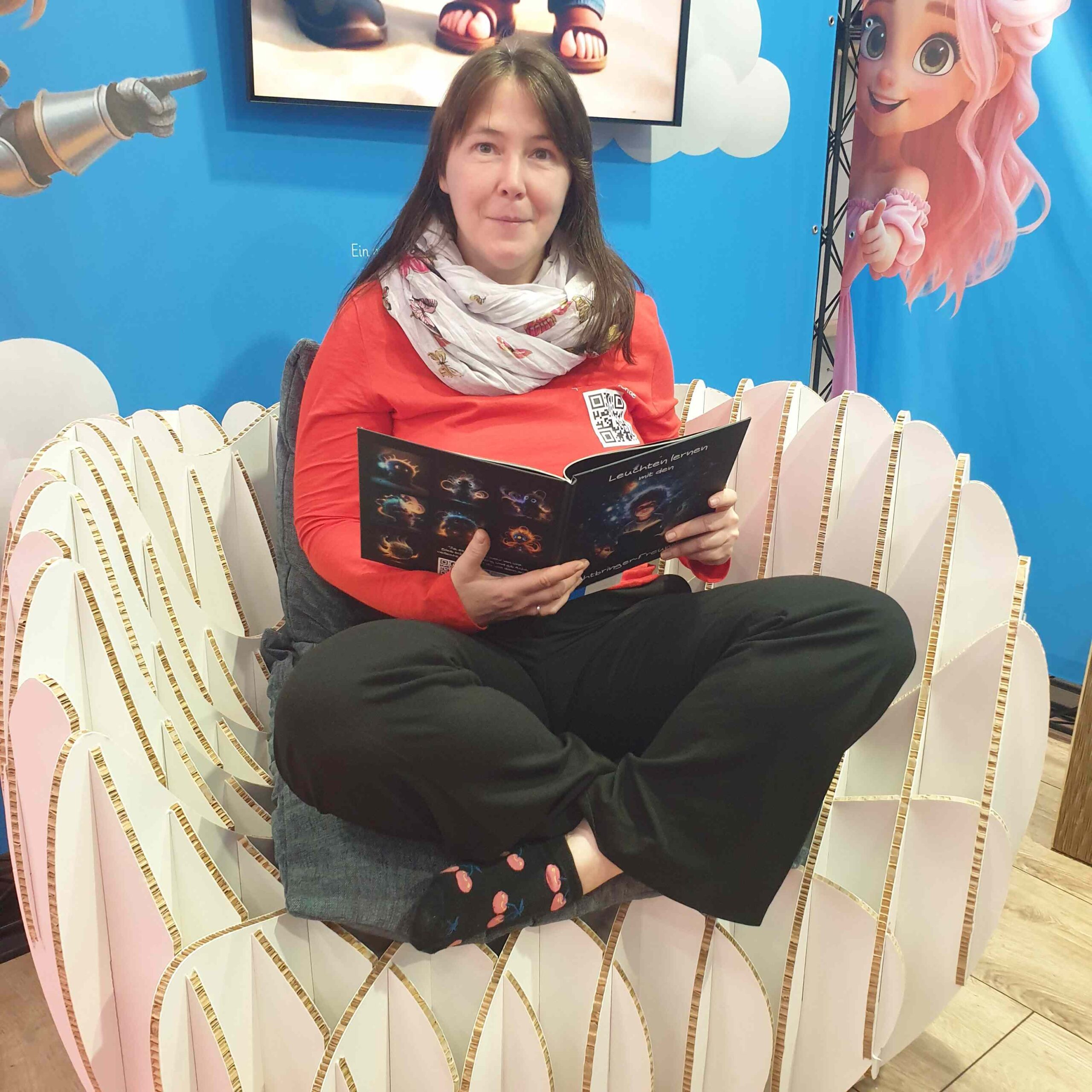 Elke Raab mit ihrem 1. Kinderbuch auf der FBM 2025