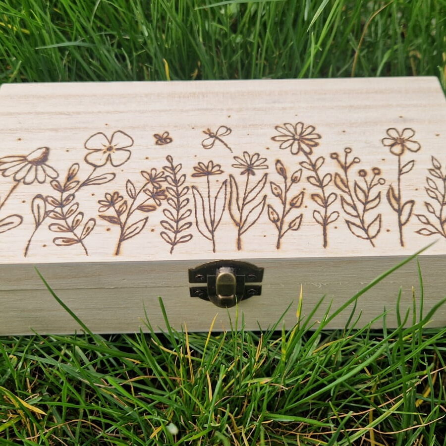 verzierte Holzkiste 1